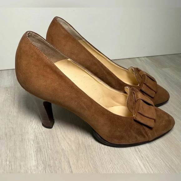 PRADA BROWN SUEDE BOW POINTED TOE MID HEEL CLASSIC PUMPS SZ 34 - Picture 1 of 16
